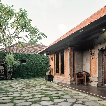 Segara Beach House Villa - Kuta